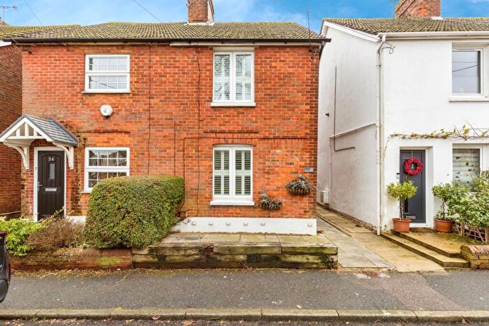 2 Bedroom Semi Detached House For Sale In Malthouse Road, Crawley, West Sussex, RH10