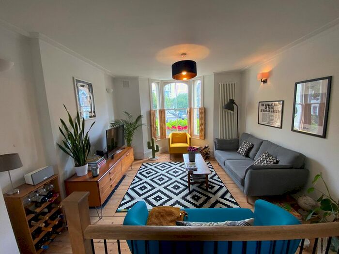 2 Bedroom Flat To Rent In Dalyell Road, London, SW9