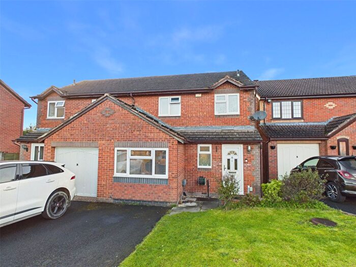 3 Bedroom Semi Detached House For Sale In Deer Avenue, Worcester, Worcestershire, WR5