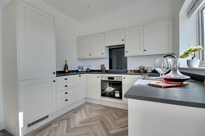 2 Bedroom Flat For Sale In Mumby Road, Gosport, PO12