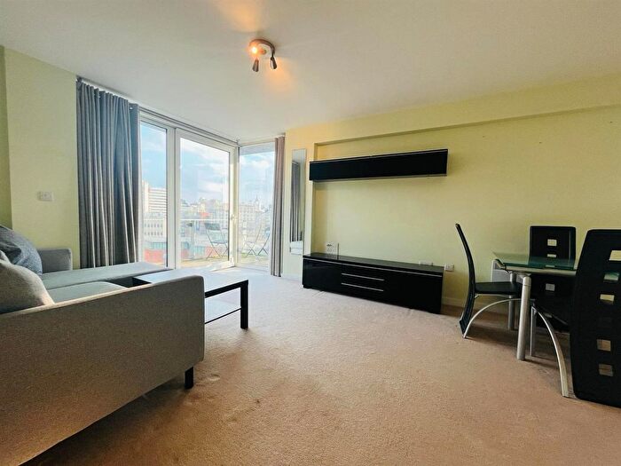2 Bedroom Flat To Rent In Spectrum (Block ), Blackfriars Road, Salford, M3