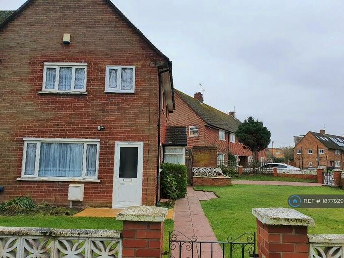 3 Bedroom Semi-Detached House To Rent In Cedar Road, Enfield, EN2