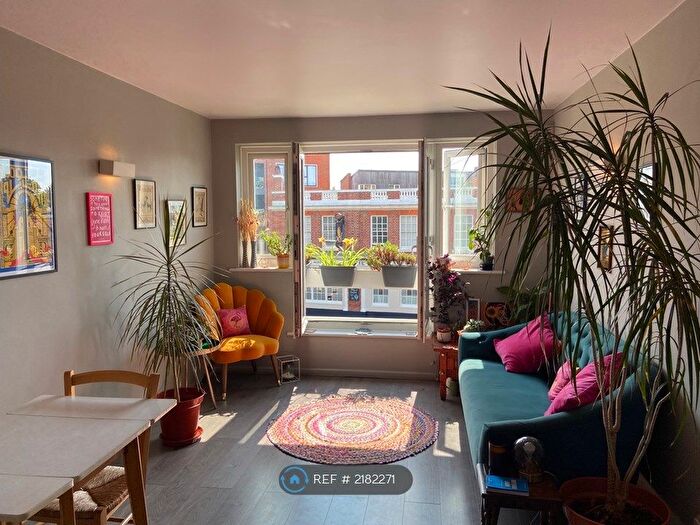 2 Bedroom Flat To Rent In Forest Hill Court, London, SE26