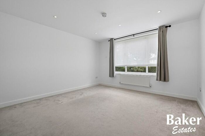 1 Bedroom Flat For Sale In Harbourer Road, Hainault, London, IG6