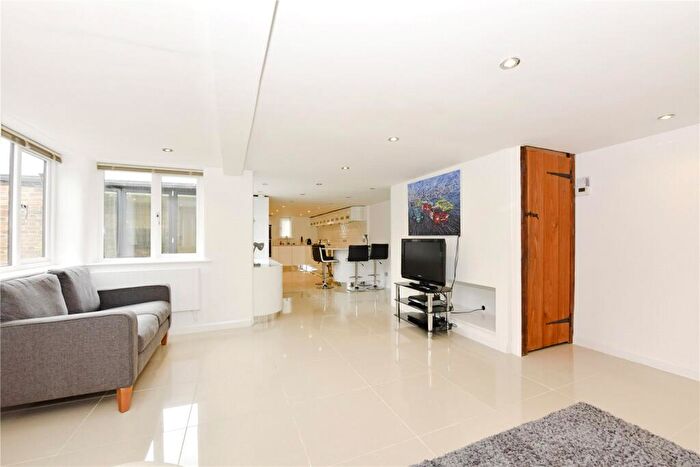 2 Bedroom Detached House To Rent In West Street, Marlow, Buckinghamshire, SL7
