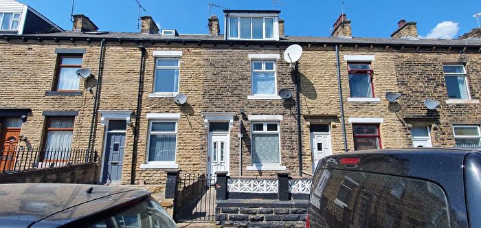 3 Bedroom Terraced House To Rent In Stanmore Place, Bradford, BD7