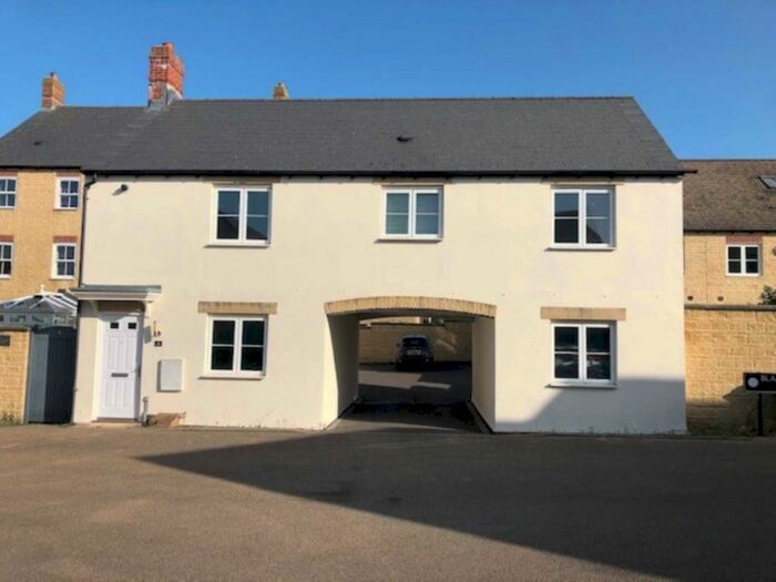 2 Bedroom Coach House To Rent In Blackthorn Mews, Carterton, OX18