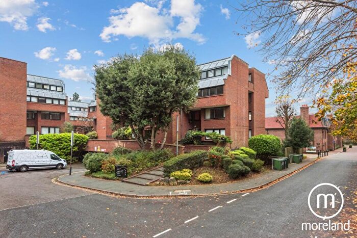 2 Bedroom Apartment To Rent In Chandos Way, Golders Green, NW11