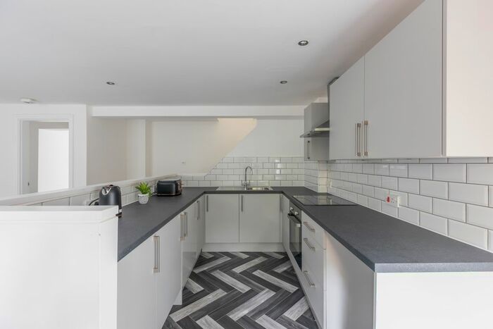 2 Bedroom Flat To Rent In Croxteth Road, Liverpool, L8