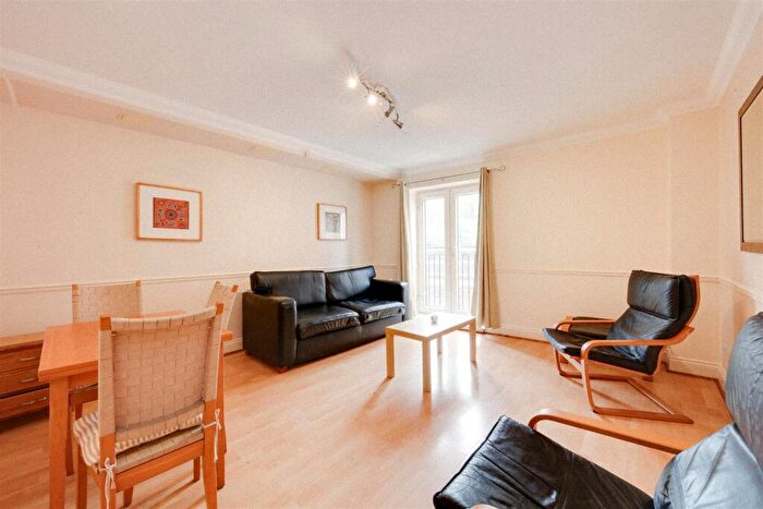 1 Bedroom Apartment To Rent In Regents Gate House, Limehouse, E14