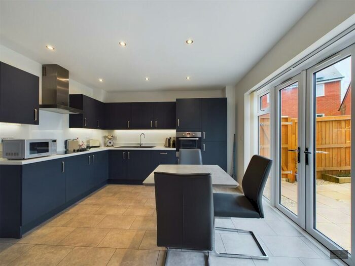 3 Bedroom End Of Terrace House For Sale In Lower Coppice, Exeter, EX1