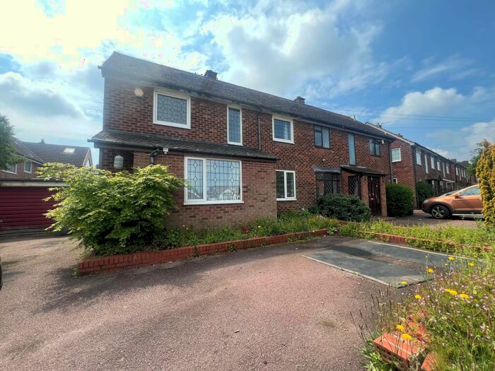 3 Bedroom House To Rent In Cornyx Lane, Solihull, B91