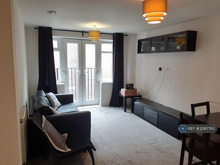 2 Bedroom Flat To Rent In The Elms, Luton, LU1