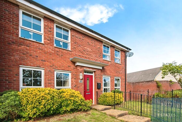 3 Bedroom Semi-Detached House For Sale In Pinn Lane, Exeter, EX1