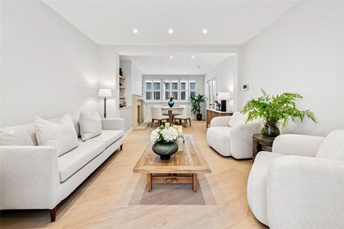 3 Bedroom Mews For Sale In Wythburn Place, London, W1H