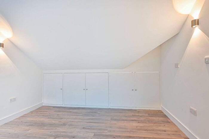 2 Bedroom Flat For Sale In Coronation House, Shere, Gomshall, GU5