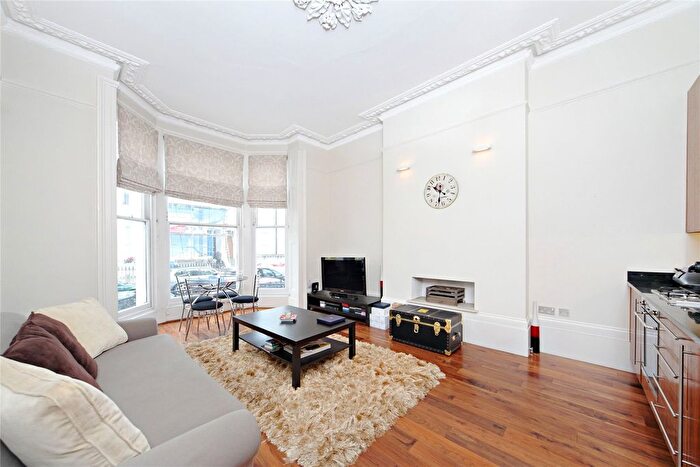 1 Bedroom Flat To Rent In Coleherne Road, Earls Court, London, SW10
