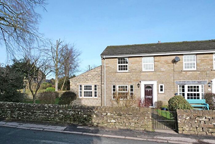 3 Bedroom Town House For Sale In Marton Close, Gargrave, Skipton, BD23