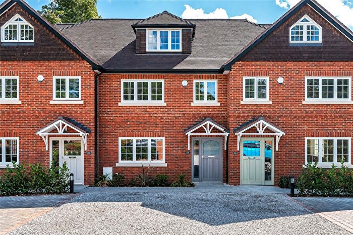 4 Bedroom Terraced House For Sale In Weybridge, Surrey, KT13