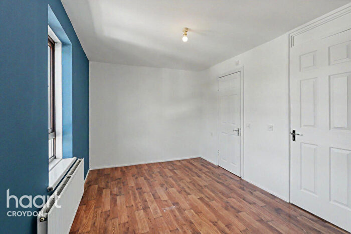 3 Bedroom Terraced House For Sale In Singleton Close, Croydon, CR0