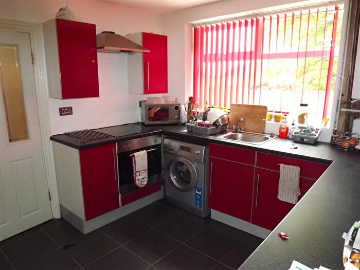 3 Bedroom Semi-Detached House To Rent In Astwood Close, Bilborough, NG8