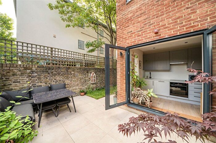 1 Bedroom Flat For Sale In Radlett Close, London, E7