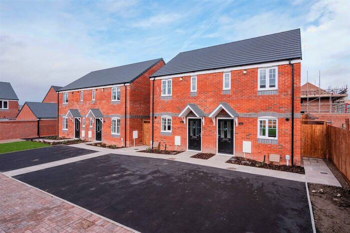 2 Bedroom Property To Rent In Wykham Park, Banbury, OX16