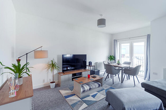 2 Bedroom Flat For Sale In Stringer Close, Raunds, NN9
