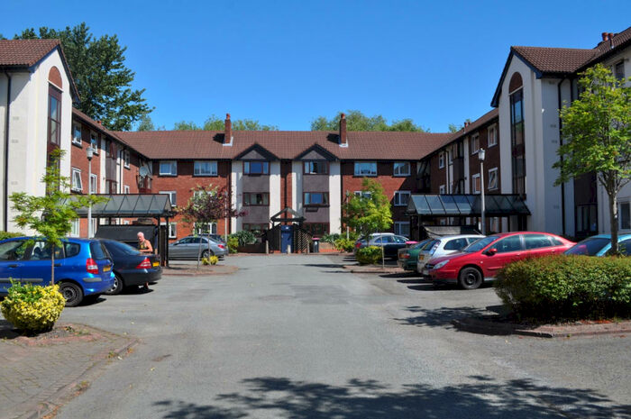 3 Bedroom Flat To Rent In Canterbury Gardens, Salford, Greater Manchester, M5