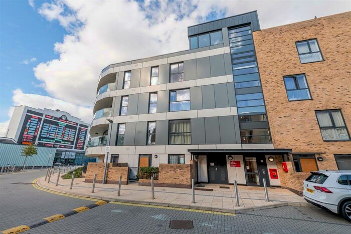 2 Bedroom Apartment To Rent In Parade Gardens, Chingford, E4