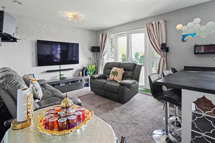 2 Bedroom Flat For Sale In Ashton Bank Way, Ashton-On-Ribble, Preston, PR2