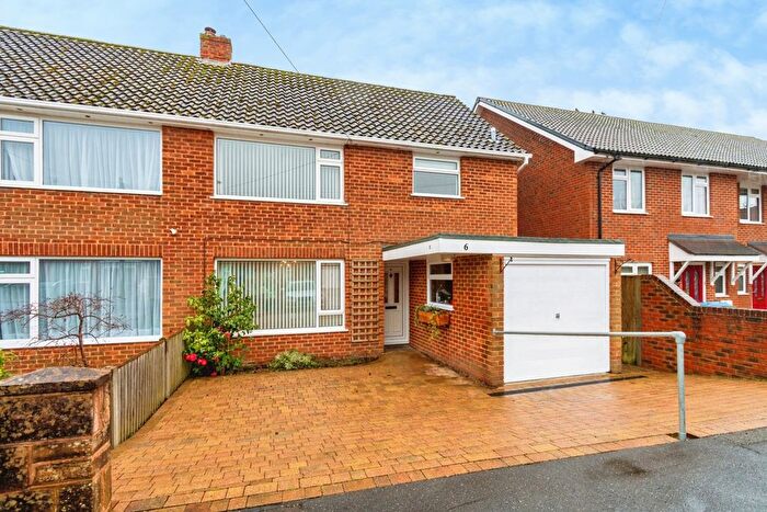 3 Bedroom Semi Detached House For Sale In Crabwood Close, Southampton, Hampshire, SO16