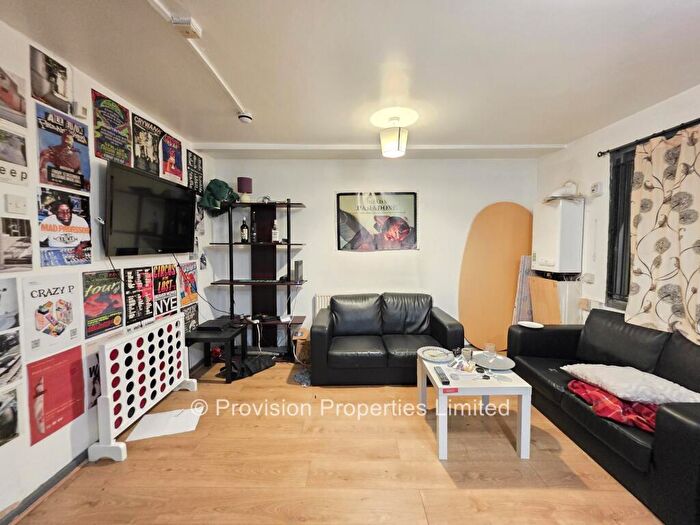 3 Bedroom Flat To Rent In Regent Terrace, Hyde Park, Leeds, LS6