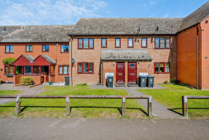 2 Bedroom Flat For Sale In Blacksmiths Row, High Street, Markyate, AL3