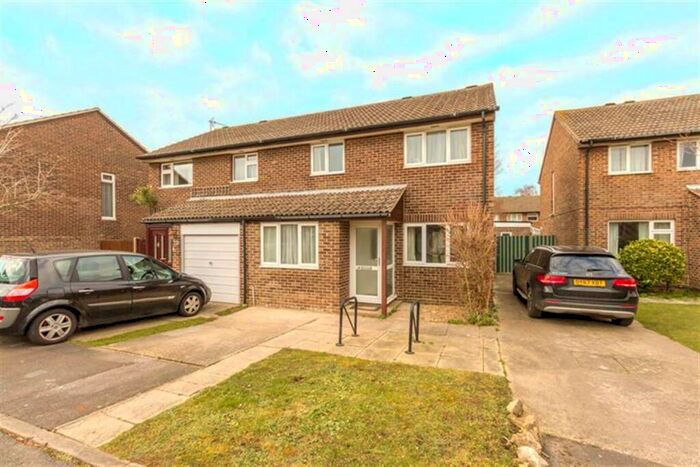 4 Bedroom Semi-Detached House To Rent In Hayes Close, Marston, Oxford, OX3