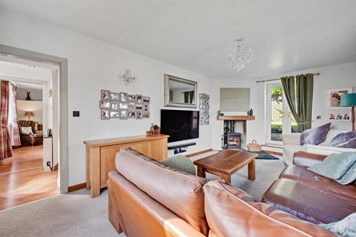 5 Bedroom Semi-Detached House For Sale In Whitecross Avenue, Tideswell, Buxton, SK17