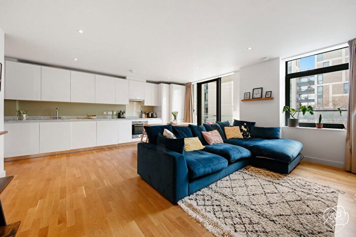 3 Bedroom Flat For Sale In Titian Heights, Scarlet Close, Stratford, E20