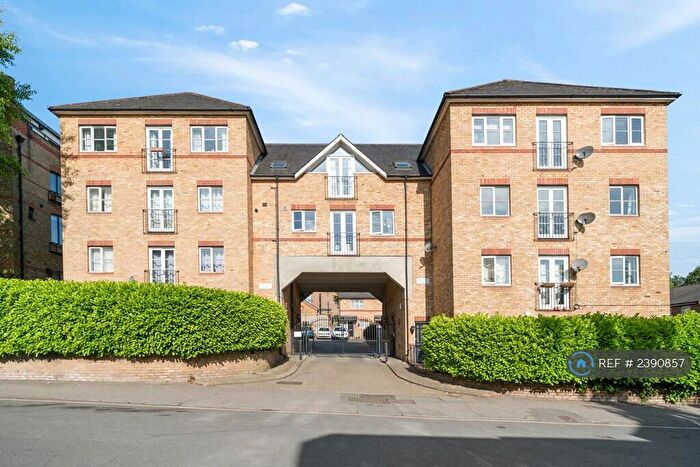 2 Bedroom Flat To Rent In Sycamore Court, London, SE26