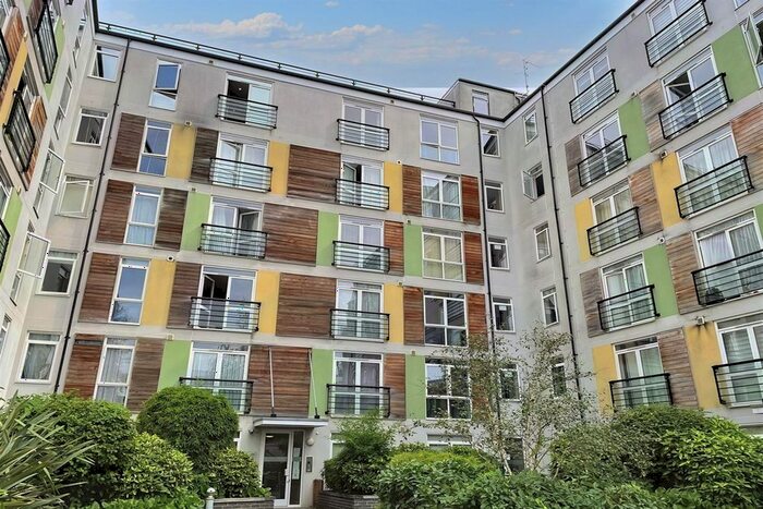 1 Bedroom Flat To Rent In Maxwell Road, Borehamwood, WD6