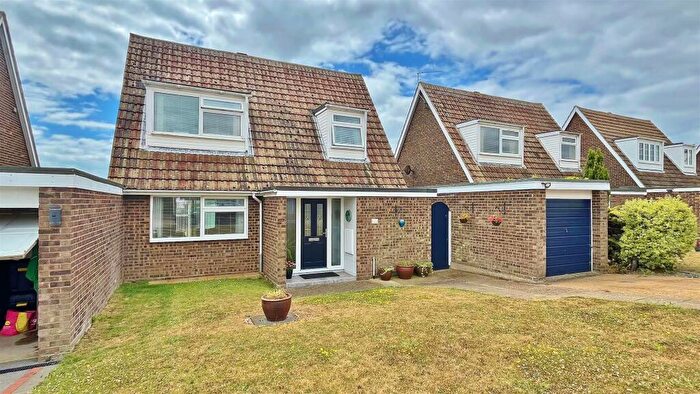 3 Bedroom Chalet For Sale In Little Bakers, Walton-on-the-Naze, Essex, CO14