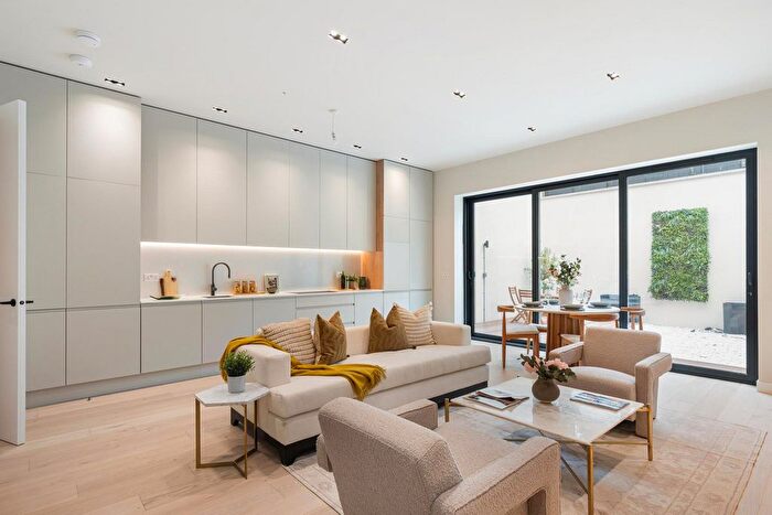 3 Bedroom Flat To Rent In Creswick Road, London, W3