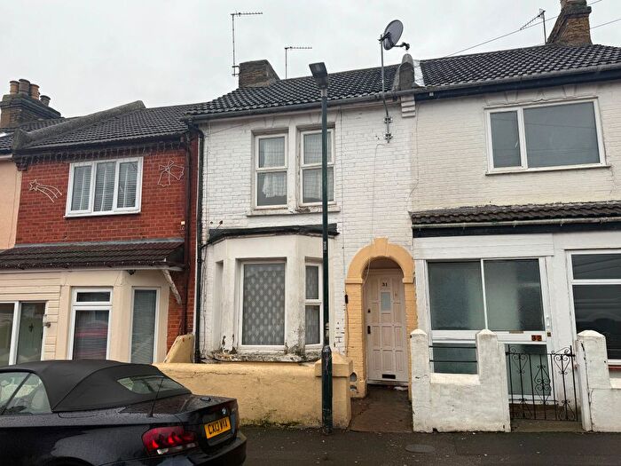 2 Bedroom Terraced House For Sale In Chalkpit Hill, Chatham, ME4