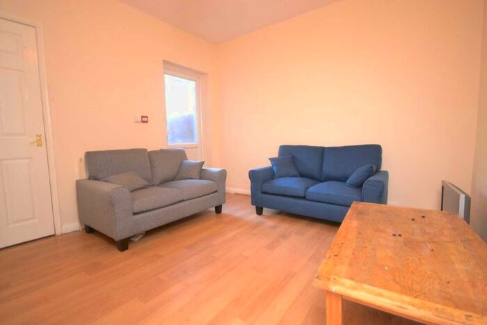 5 Bedroom House To Rent In Grange Avenue, University Area, RG6