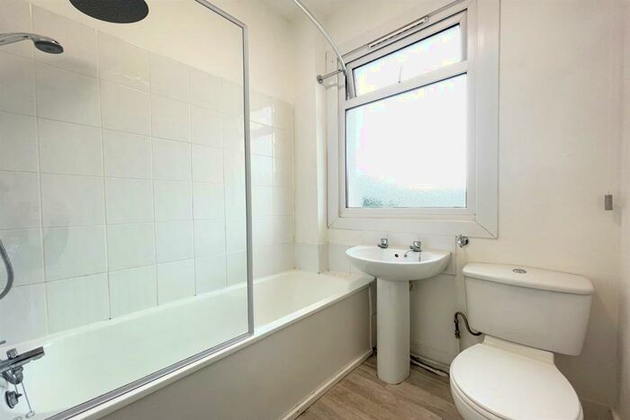 1 Bedroom Flat To Rent In Central Avenue, Essex, SS2