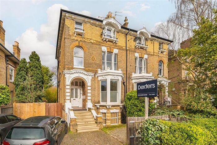 2 Bedroom Flat For Sale In Hampton Road, Teddington, TW11