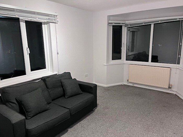 3 Bedroom Flat To Rent In Abercorn Road, London, NW7
