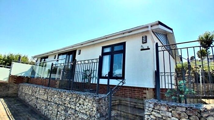 2 Bedroom Mobile/park Home For Sale In Walton Bay, Clevedon, BS21
