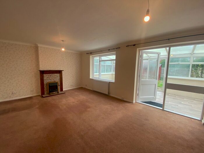 3 Bedroom Property To Rent In Aintree Road, Calmore, Southampton, SO40