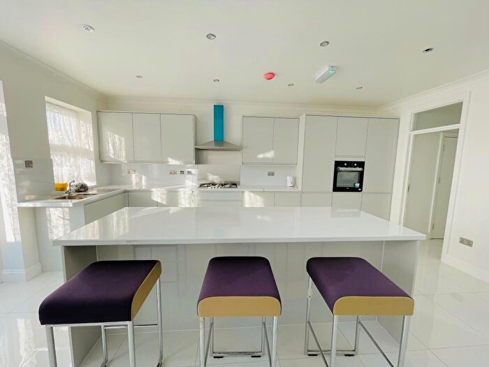 5 Bedroom House To Rent In Lens Road, Forest Gate, E7