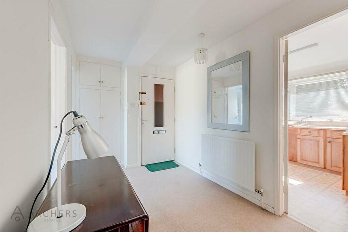 2 Bedroom Flat For Sale In Chesterwood Drive, Broomhill, Sheffield, S10